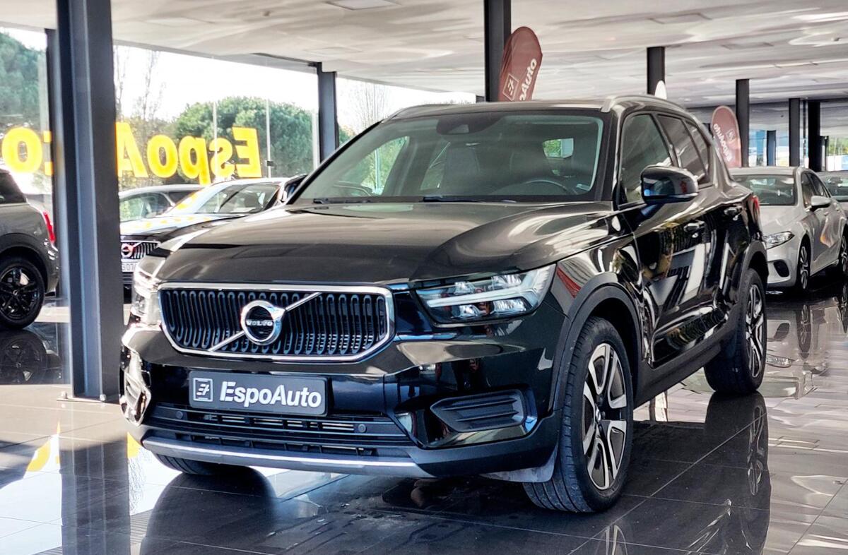 VOLVO XC40 1.5 T5 PHEV Momentum Plus