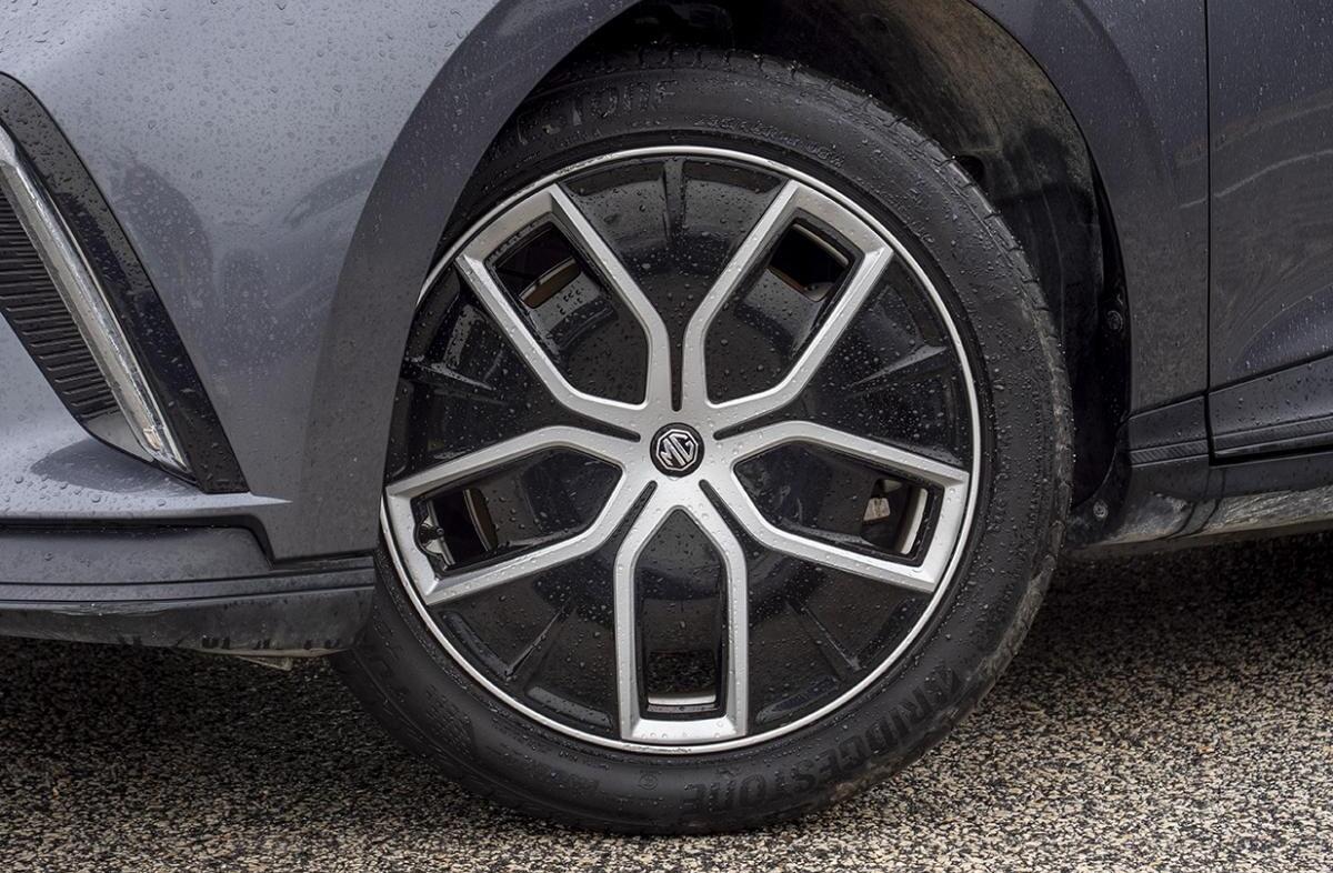 MG MG4 77 kWh Extended Range Luxury