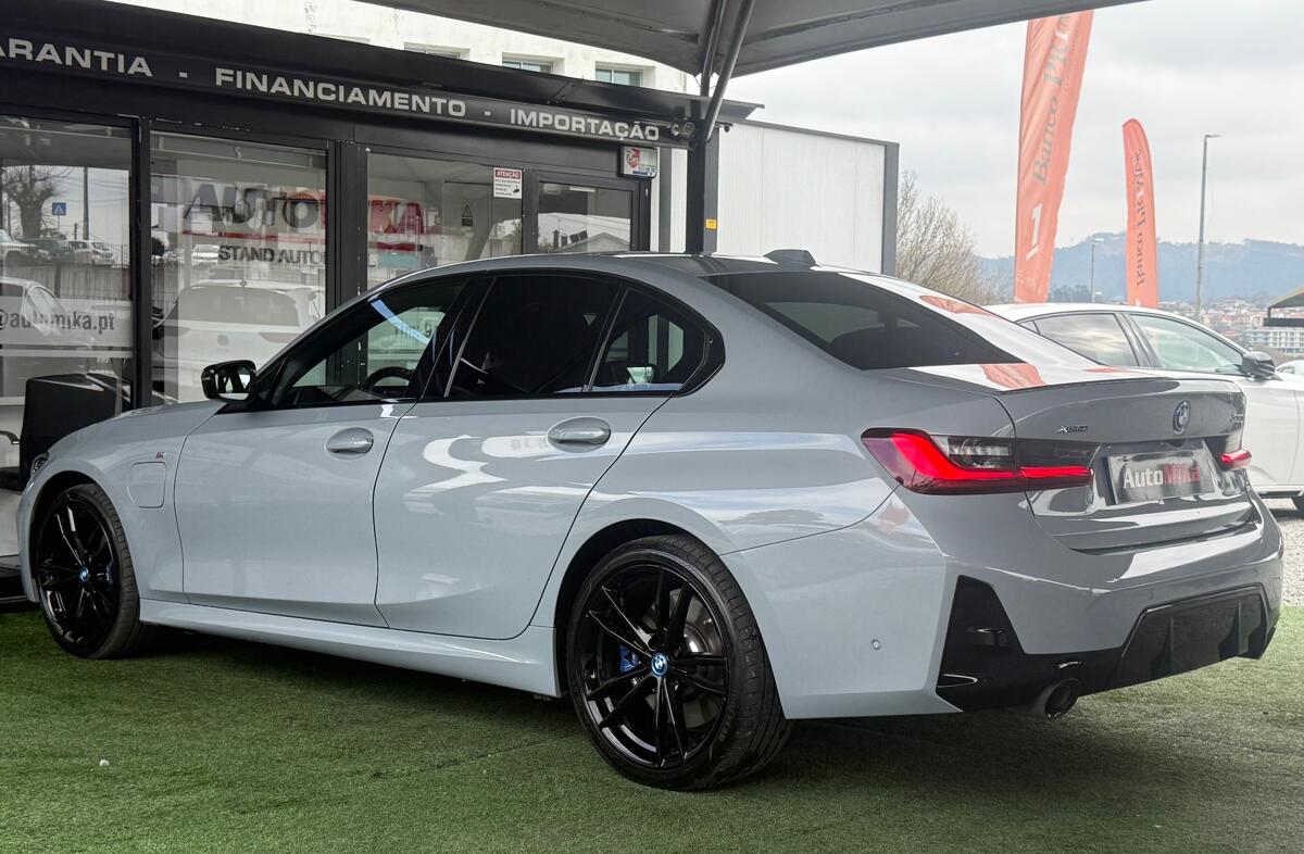 BMW Serie-3 330 e Pack Desportivo M Auto