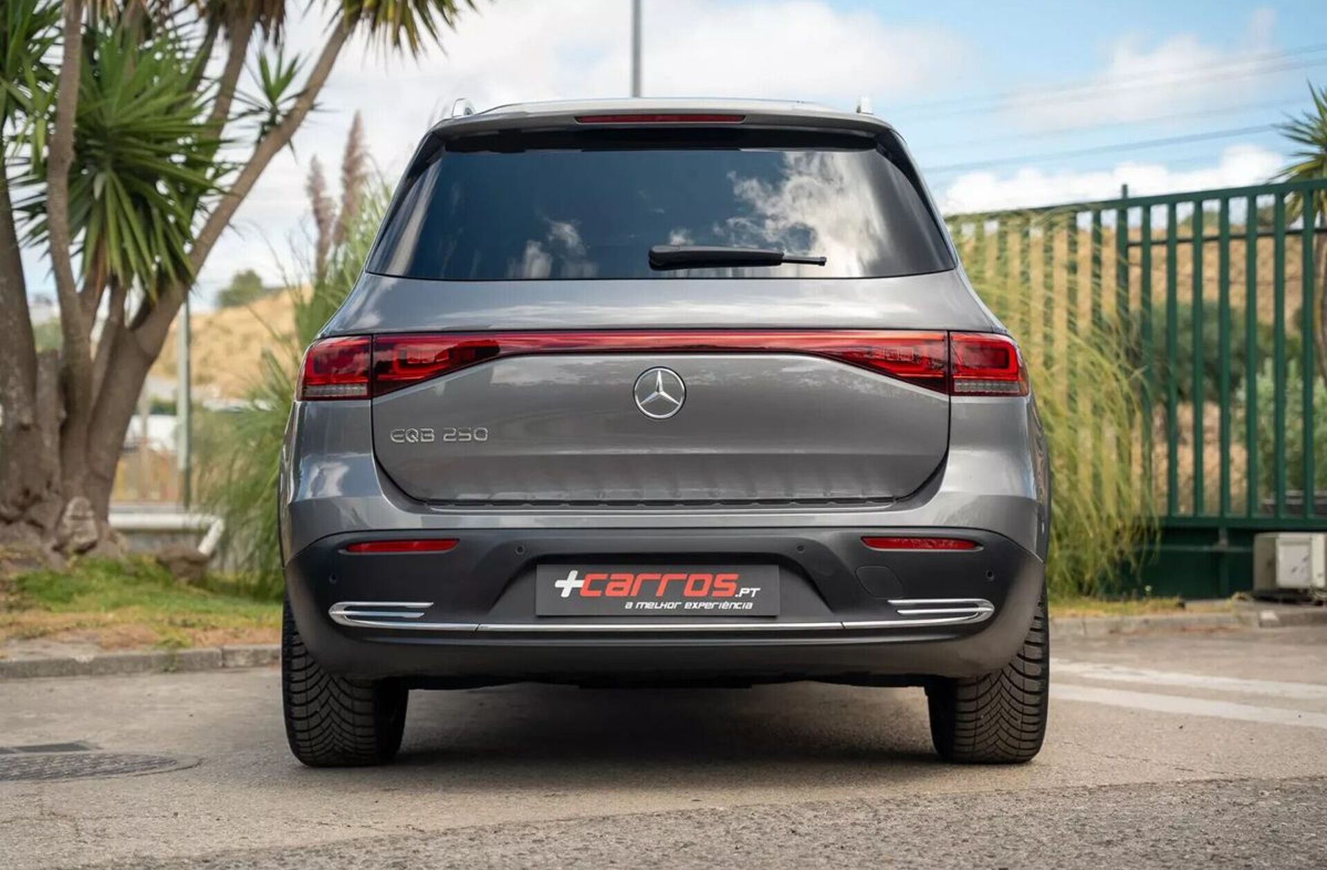 MERCEDES EQB 250 Electric Art