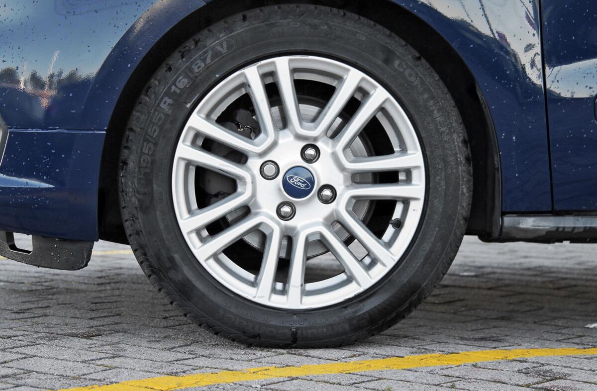 FORD Courier 1.0 EcoBoost Titanium