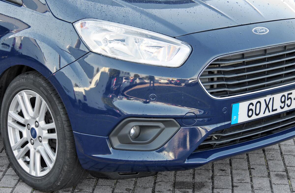 FORD Courier 1.0 EcoBoost Titanium