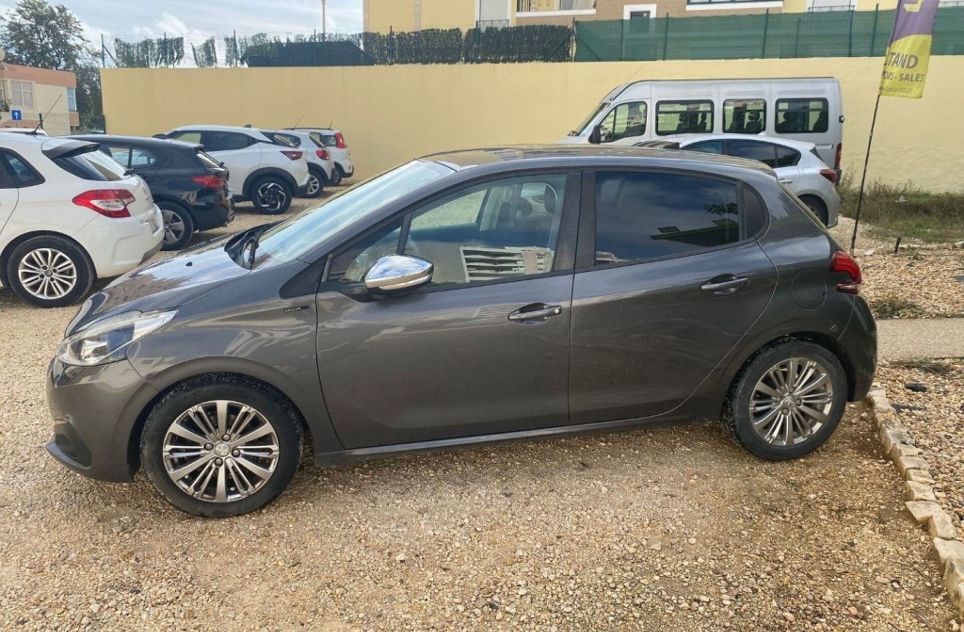 PEUGEOT 208 1.2 PureTech Signature