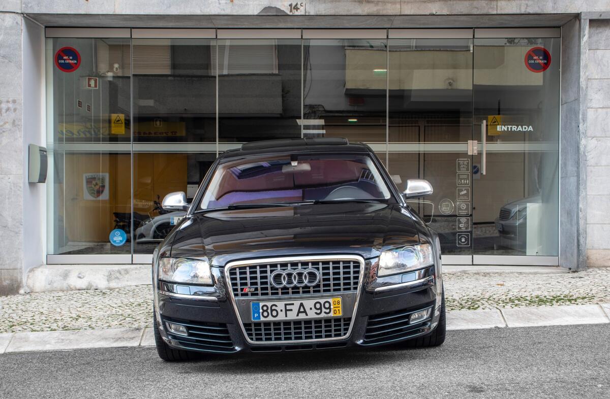 AUDI A8 5.2 FSi V10 S8 quattro