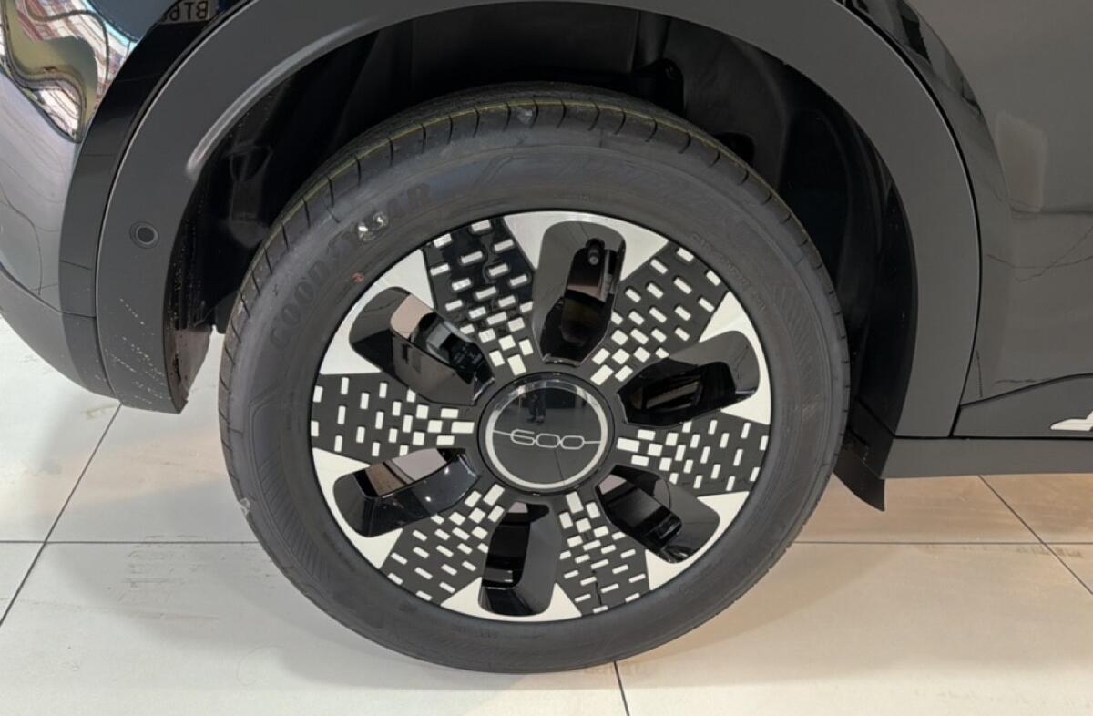 FIAT 600 1.2 Hybrid La Prima