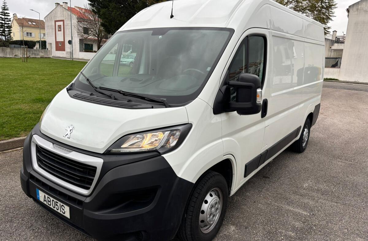 PEUGEOT Boxer 2.2 BlueHDi 335 L2H2 Premium