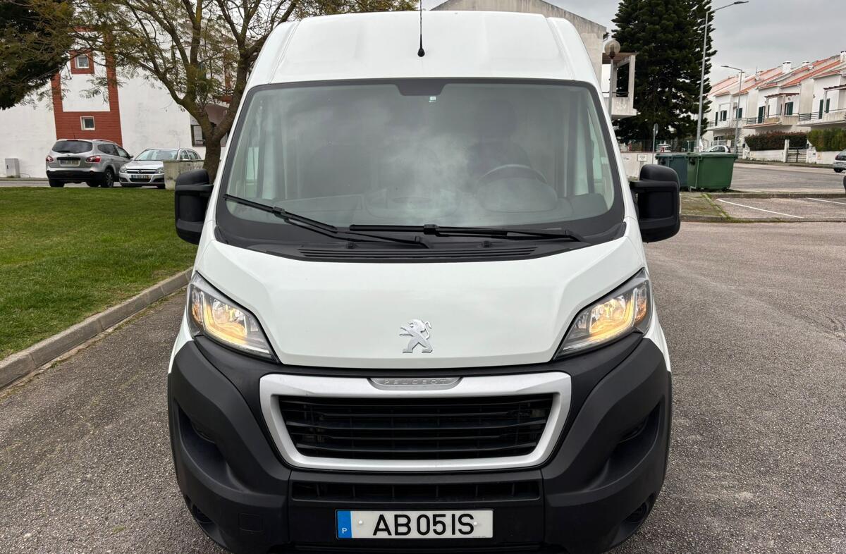 PEUGEOT Boxer 2.2 BlueHDi 335 L2H2 Premium