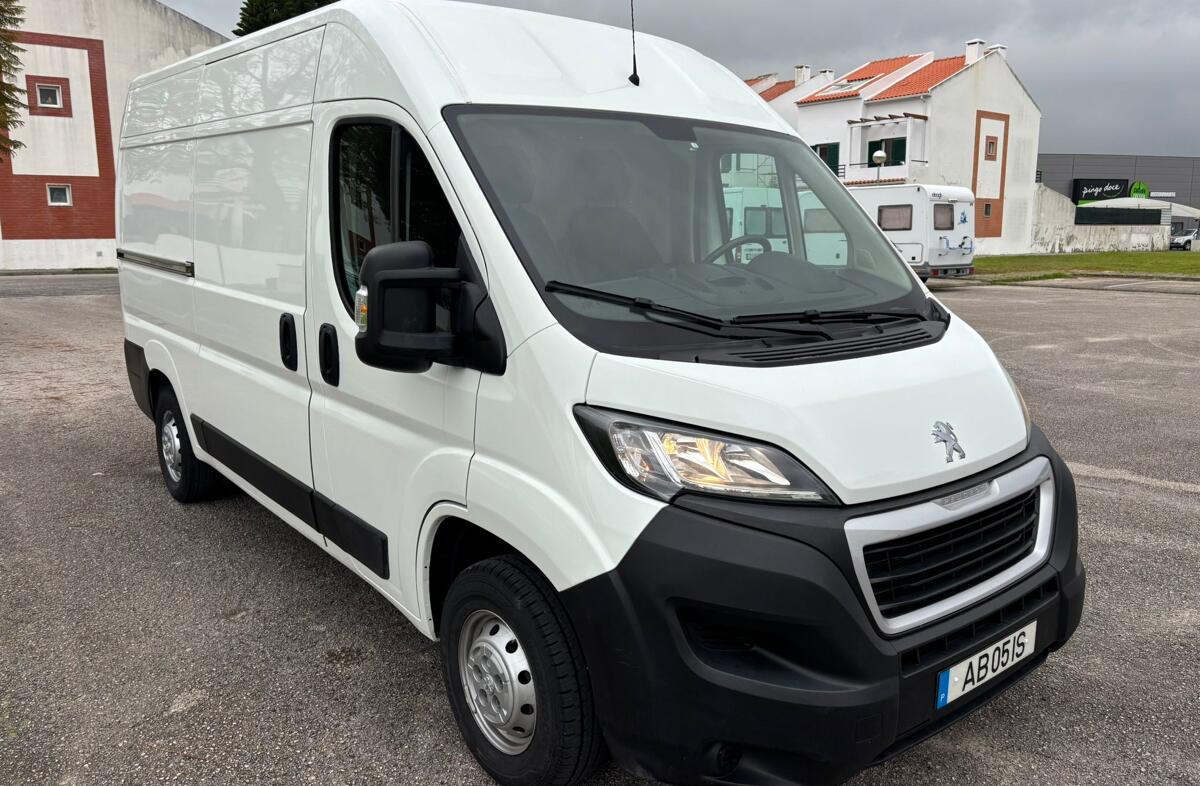 PEUGEOT Boxer 2.2 BlueHDi 335 L2H2 Premium
