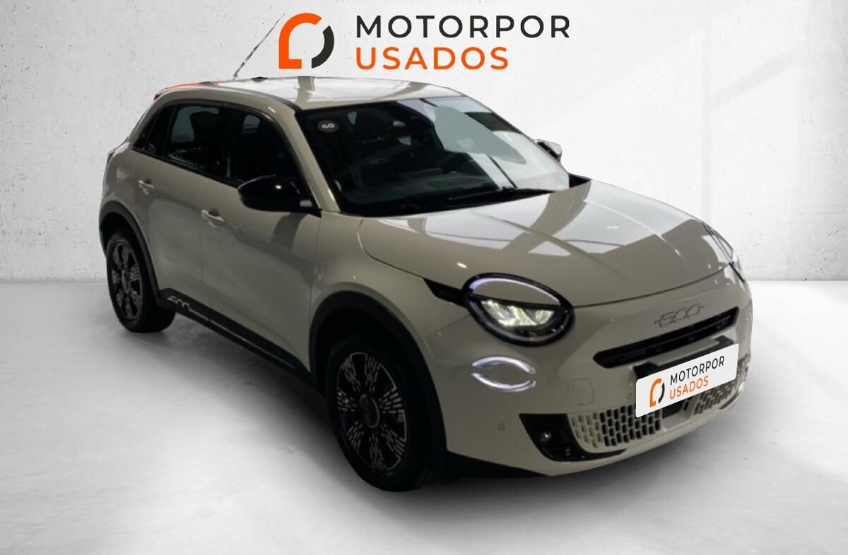 FIAT 600 e 54 kWh (RED)