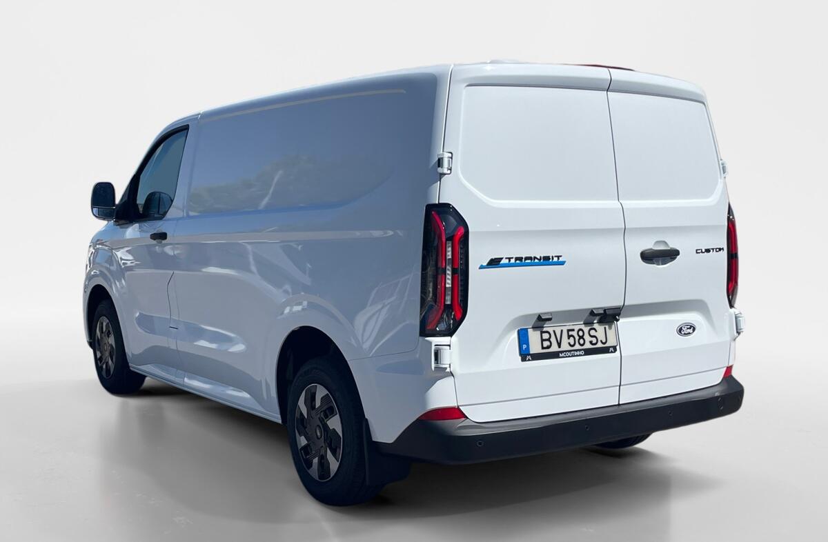 FORD Transit E-Tourneo Custom BEV 83 kWh Titanium