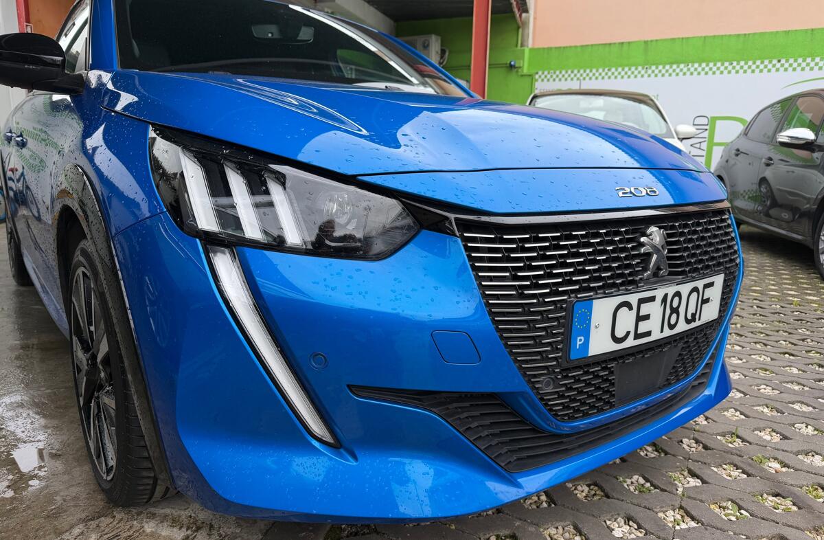 PEUGEOT 208 1.2 PureTech GT Line