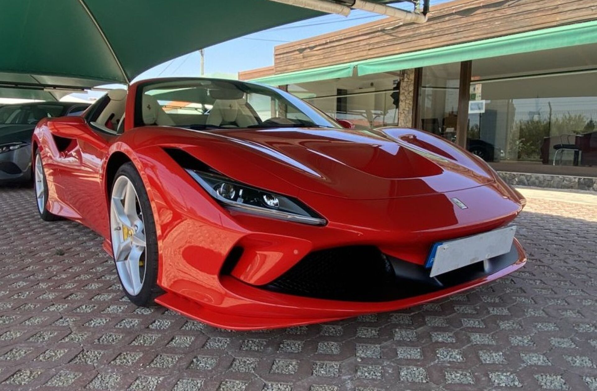FERRARI F8 Spider