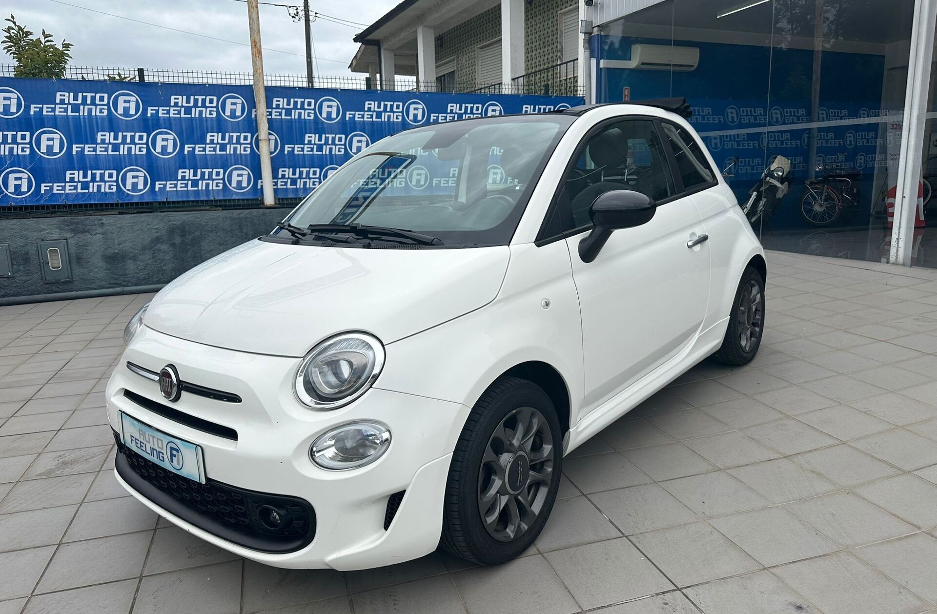 FIAT 500 C 1.0 Hybrid Lounge