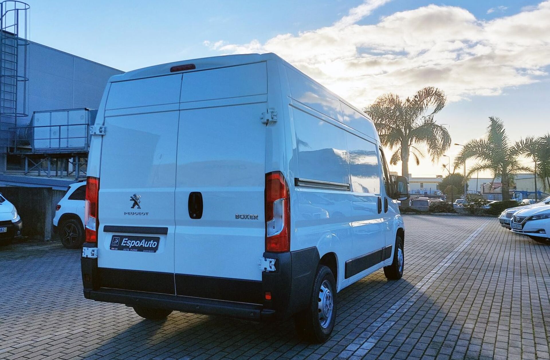 PEUGEOT Boxer 2.2 BlueHDi 333 L2H2 Pro