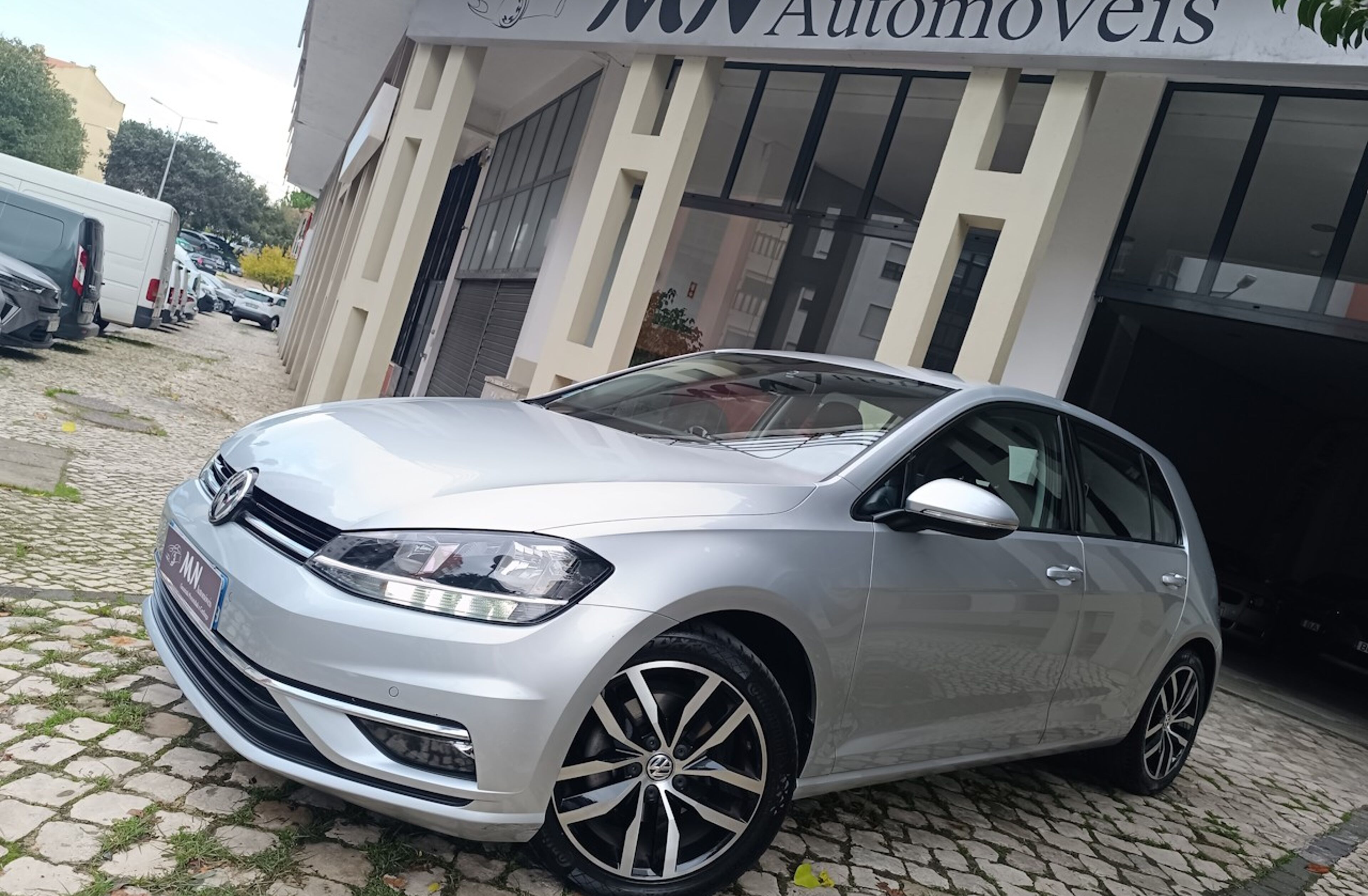 VOLKSWAGEN Golf 1.6 TDI Confortline