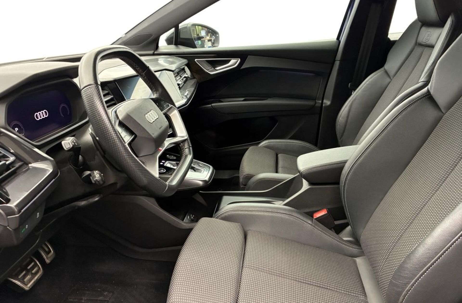 AUDI e-tron 50 quattro