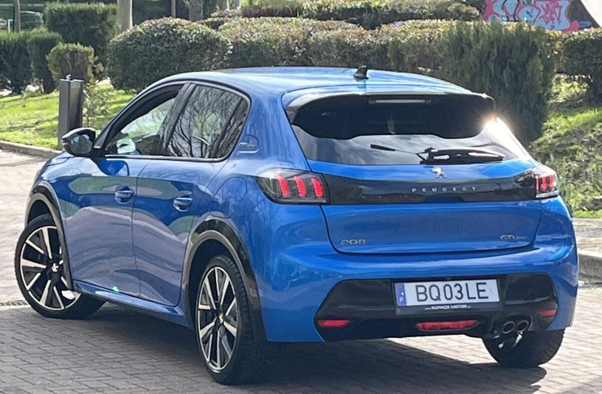 PEUGEOT 208 1.2 PureTech GT Pack EAT8