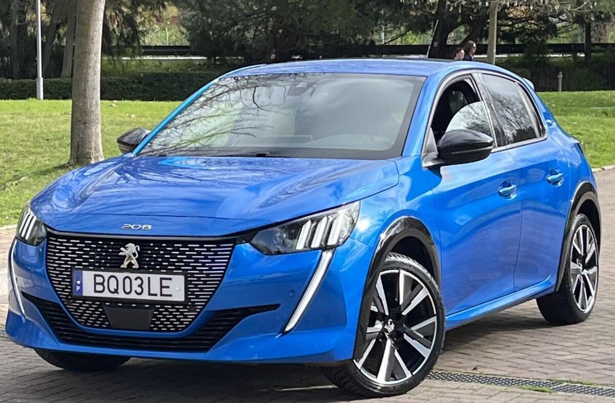 PEUGEOT 208 1.2 PureTech GT Pack EAT8