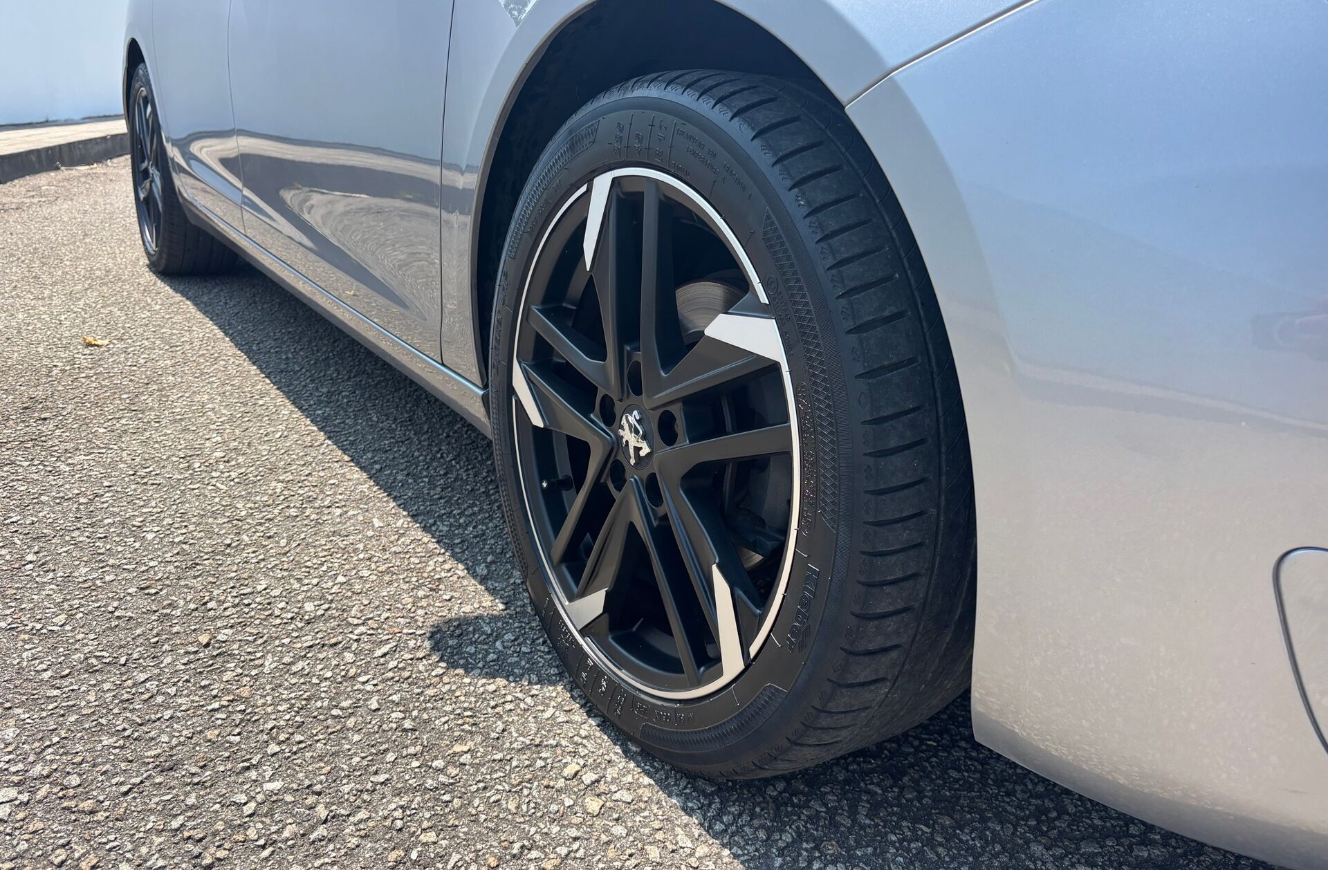 PEUGEOT 308 1.6 BlueHDi Allure J17