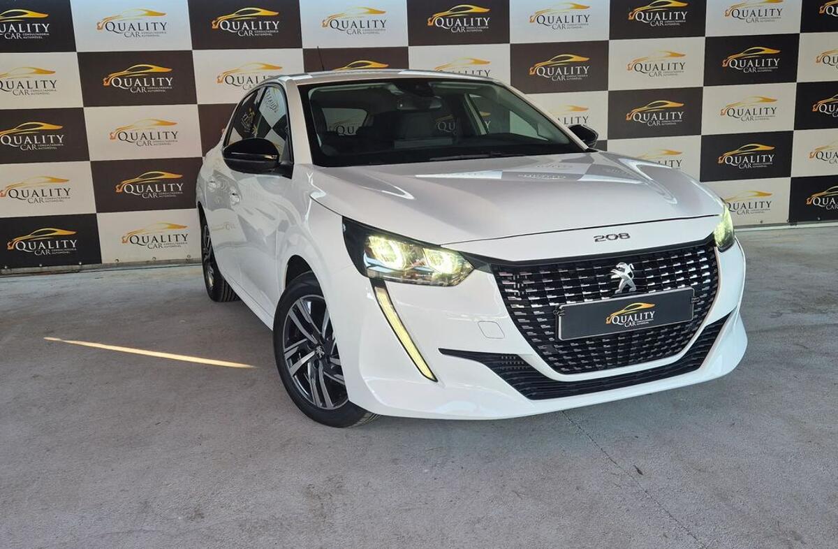 PEUGEOT 208 1.2 PureTech Allure Pack EAT8