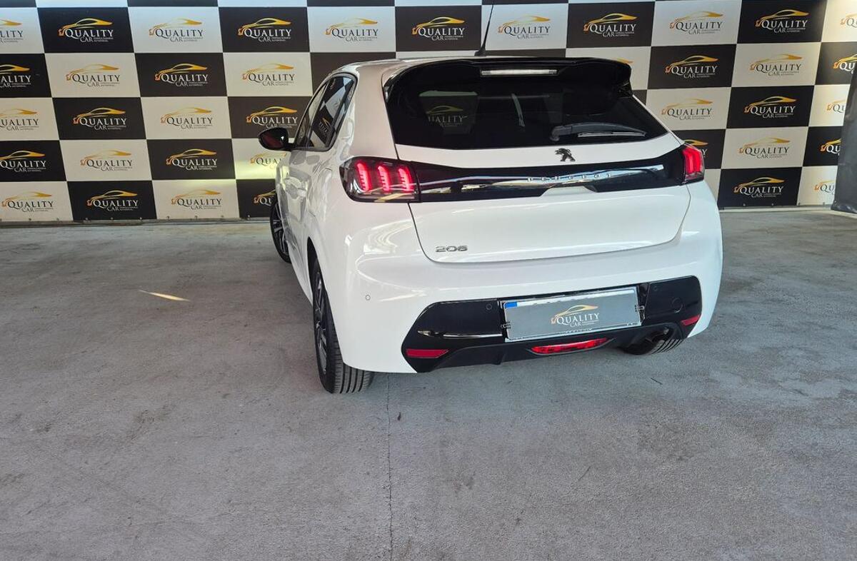 PEUGEOT 208 1.2 PureTech Allure Pack EAT8