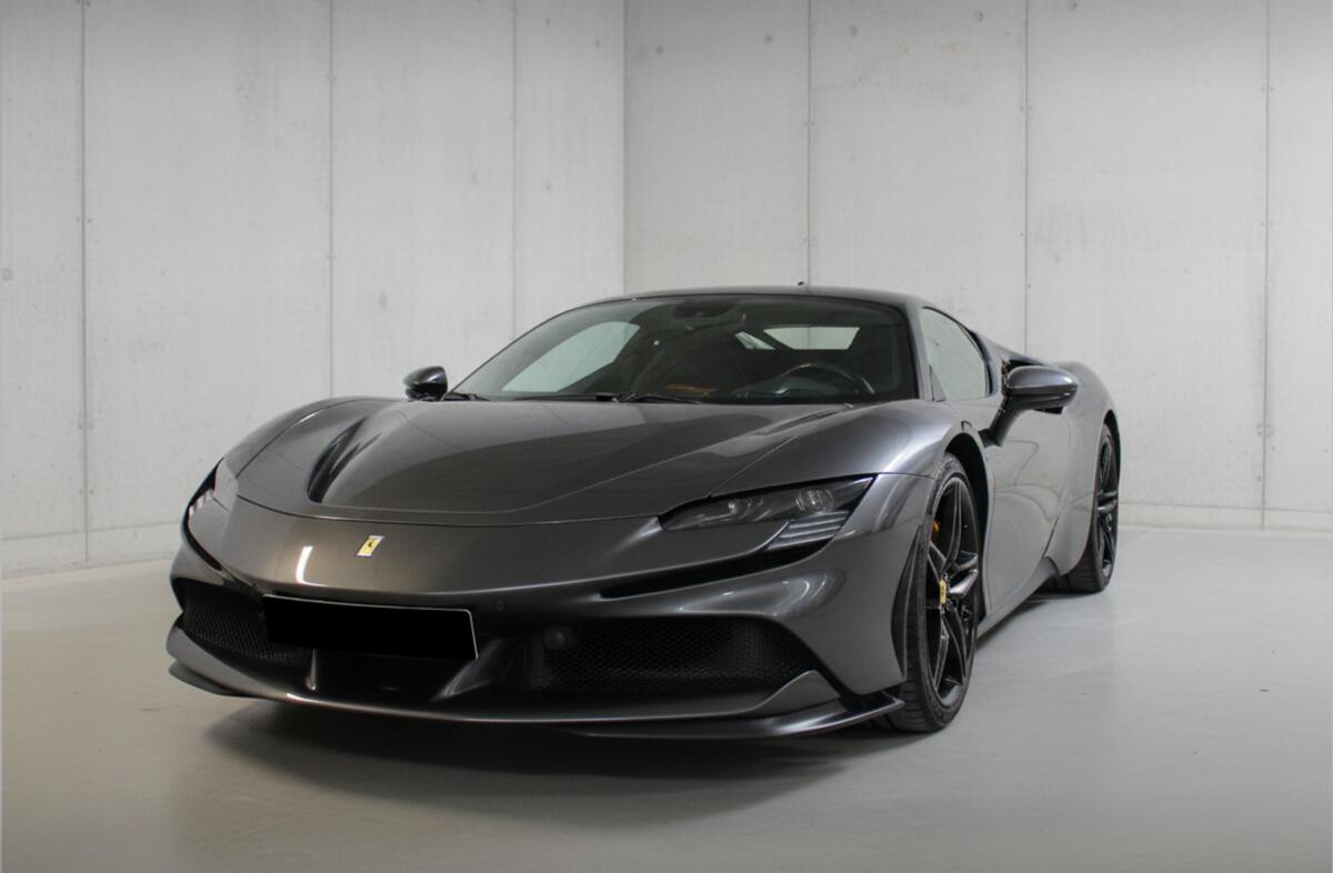 FERRARI SF90 Stradale
