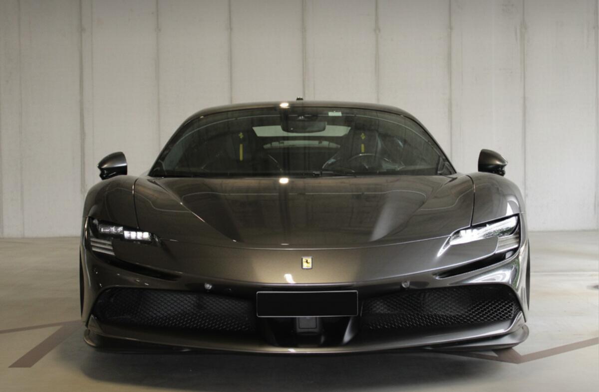FERRARI SF90 Stradale