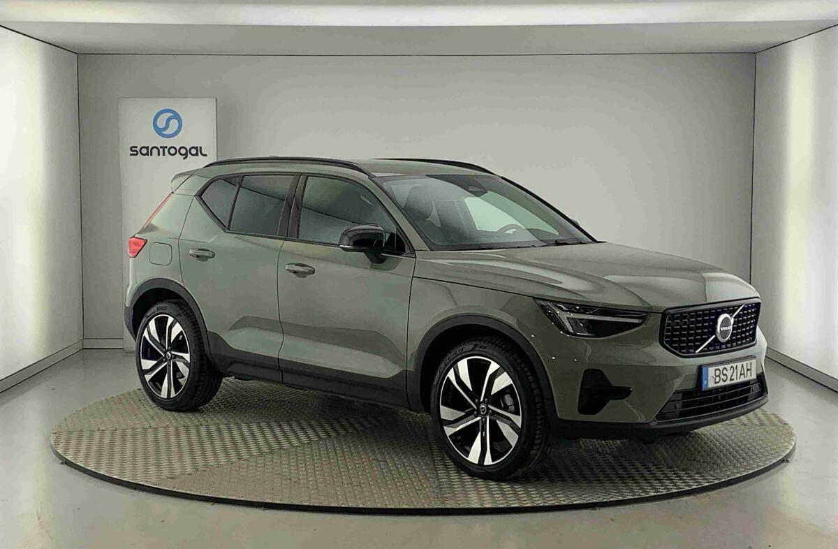 VOLVO XC40 2.0 B3 Plus Dark