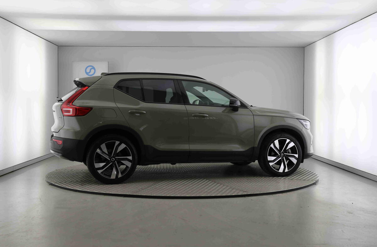 VOLVO XC40 2.0 B3 Plus Dark