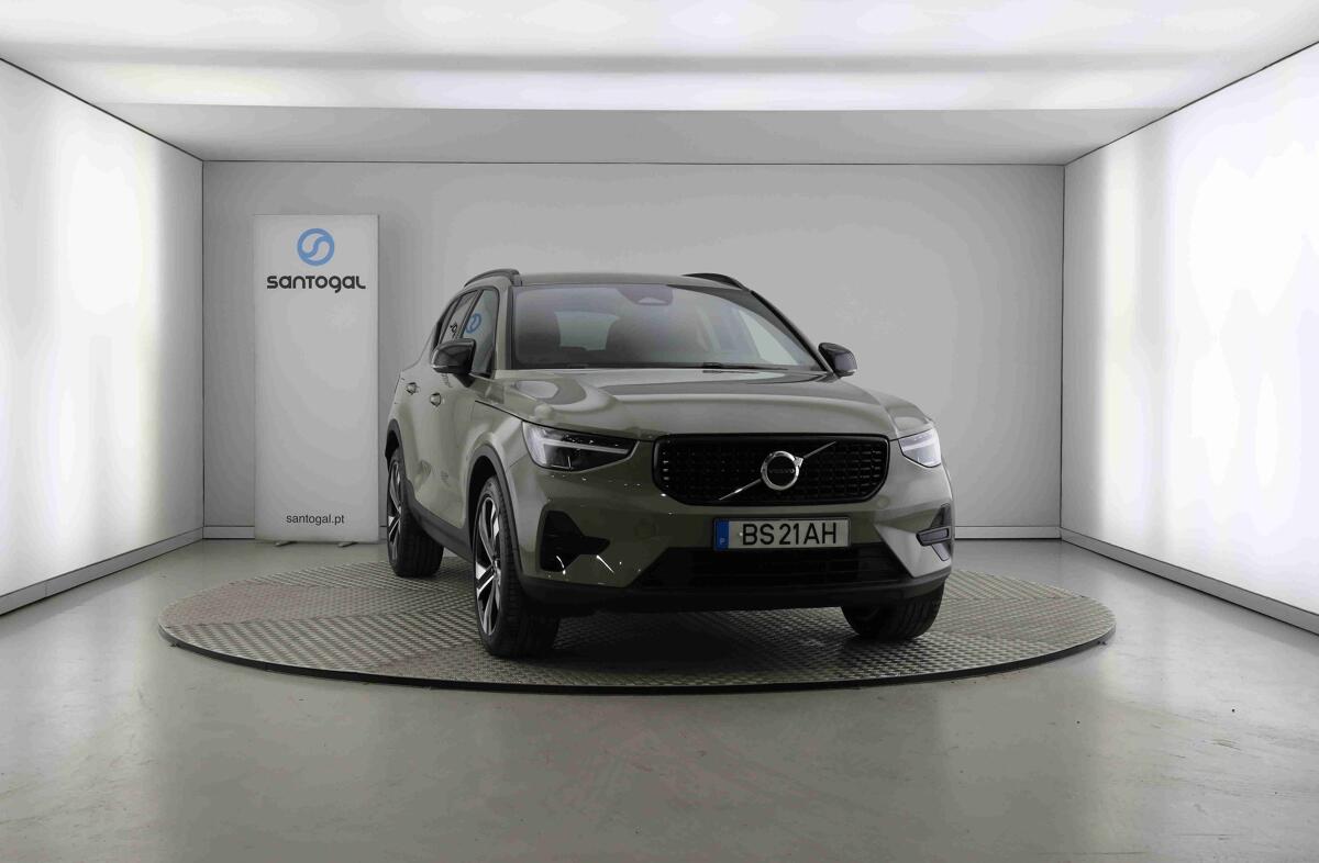 VOLVO XC40 2.0 B3 Plus Dark