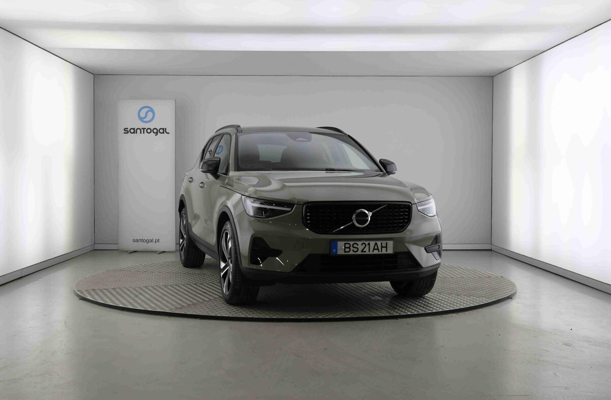 VOLVO XC40 2.0 B3 Plus Dark