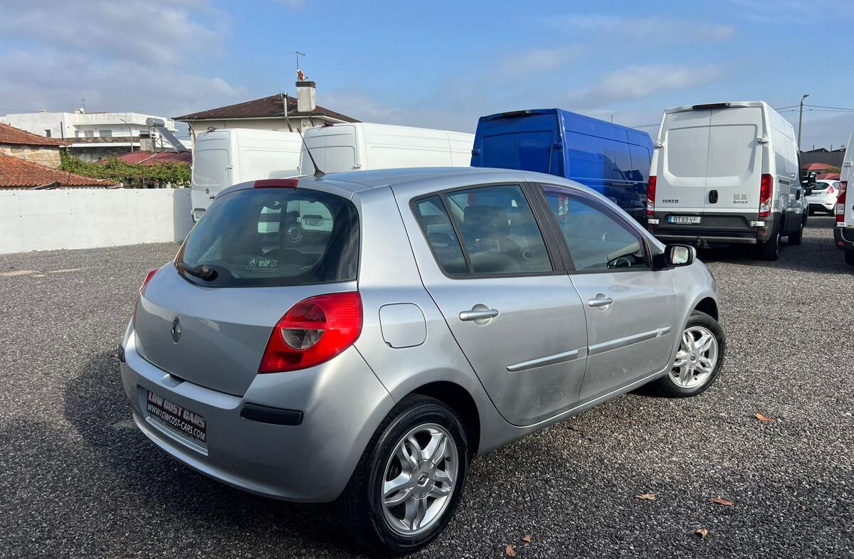 RENAULT Clio 1.2 16V Dynamique