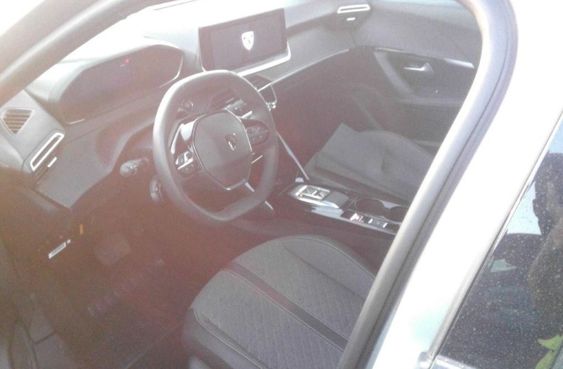 PEUGEOT 2008 e- 54 kWh Allure