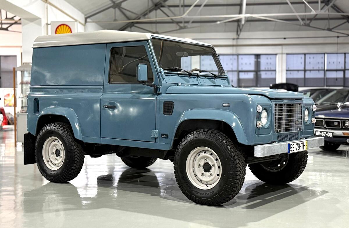 LAND ROVER Defender 90 2.5 Td5 Metal Top