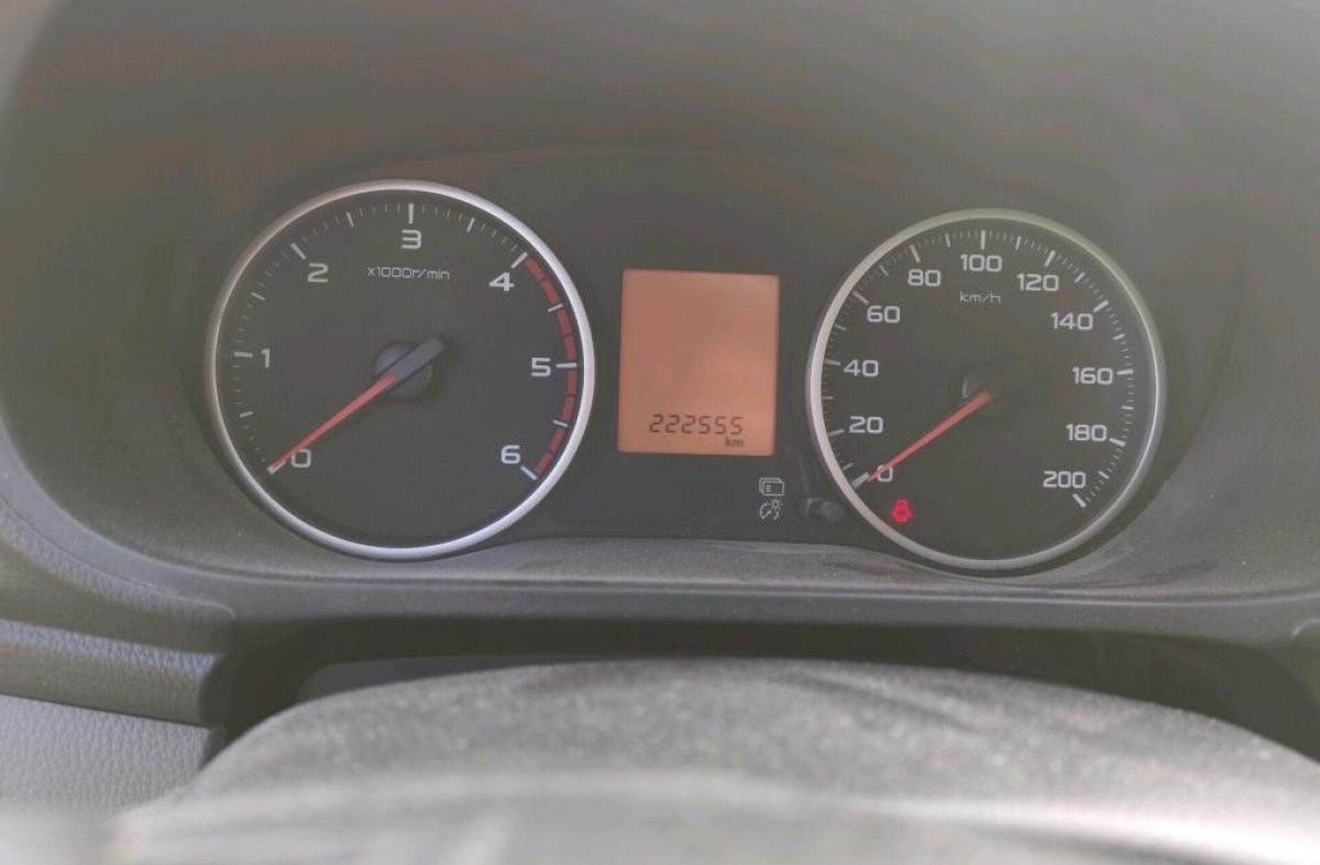 MITSUBISHI L 200 2.4 DI-D CD Invite 4WD