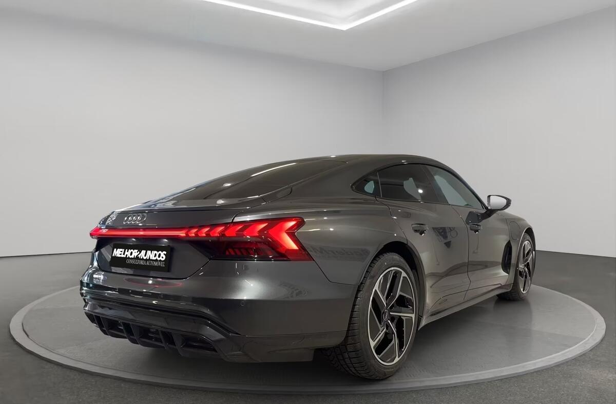 AUDI e-tron GT quattro