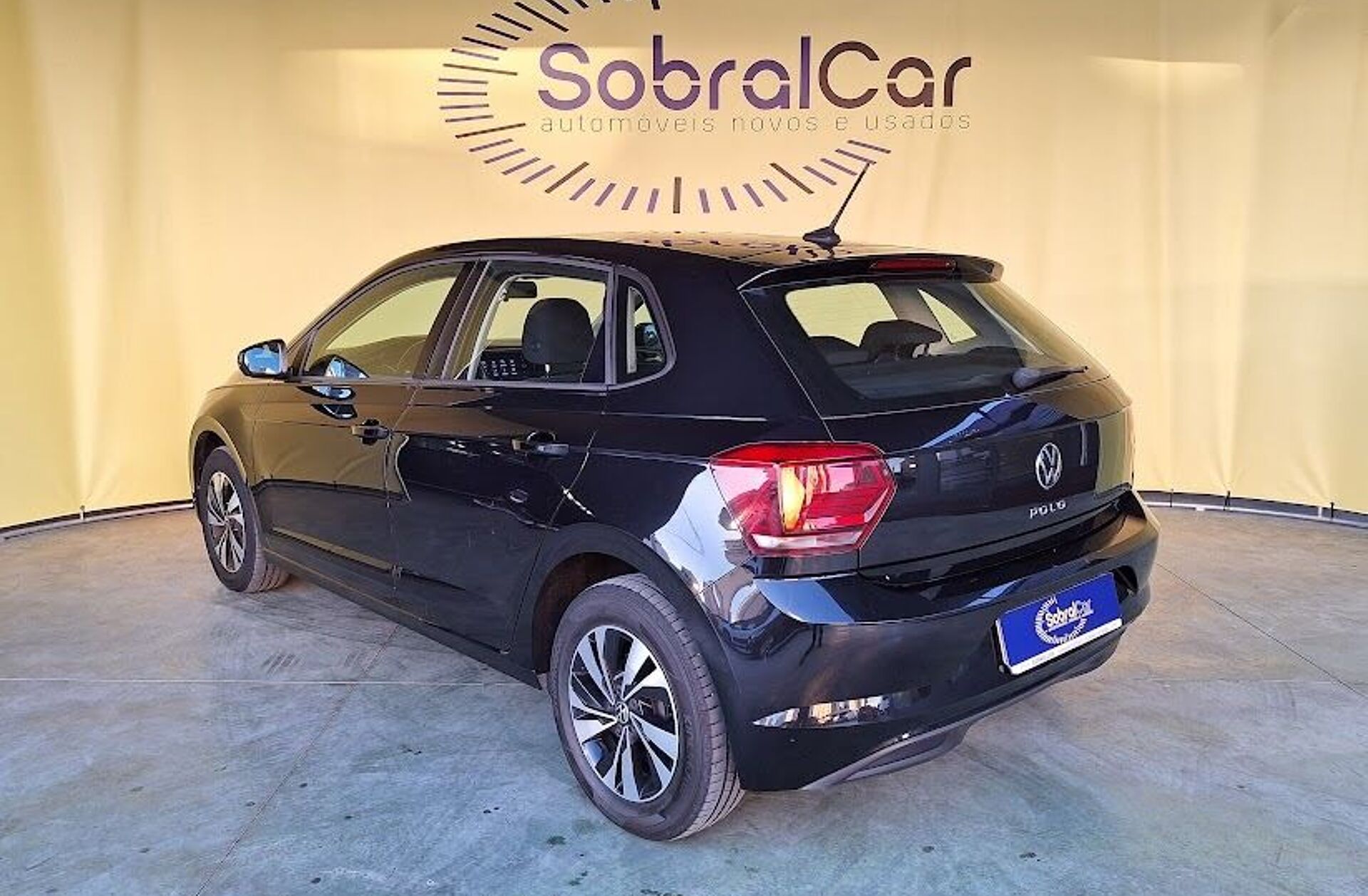 VOLKSWAGEN Polo 1.0 Confortline