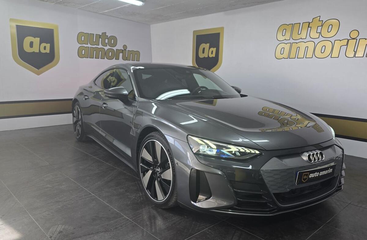 AUDI e-tron S quattro