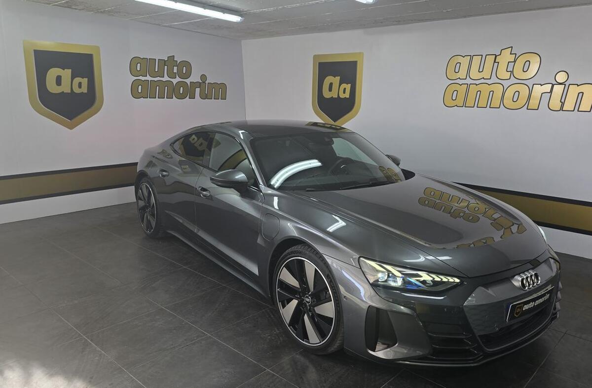 AUDI e-tron S quattro