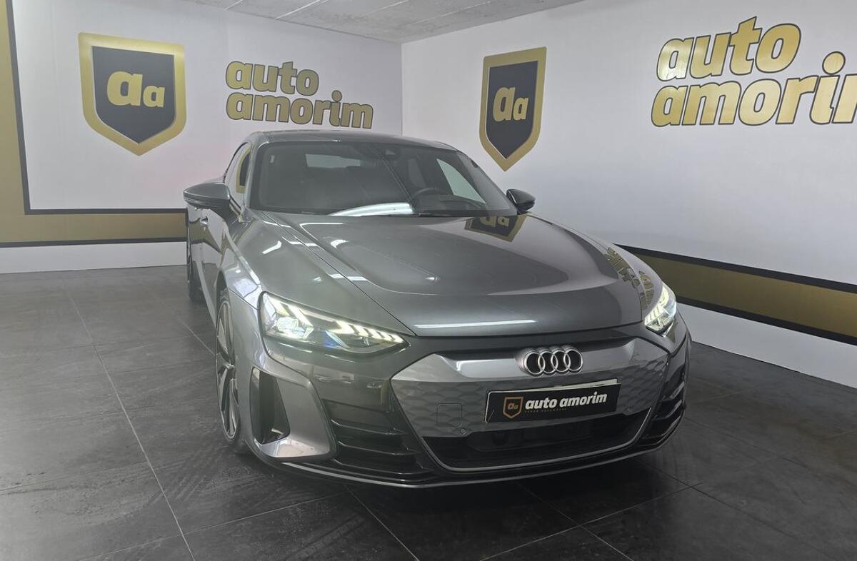 AUDI e-tron S quattro