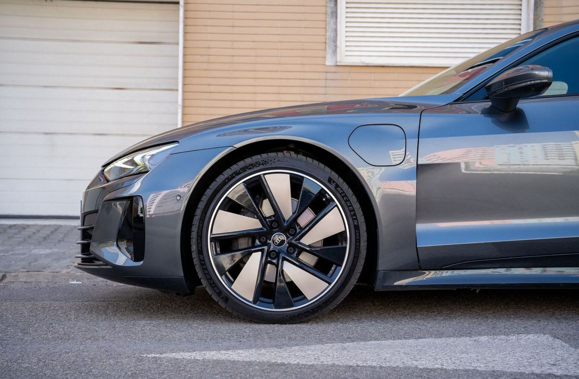 AUDI e-tron S quattro