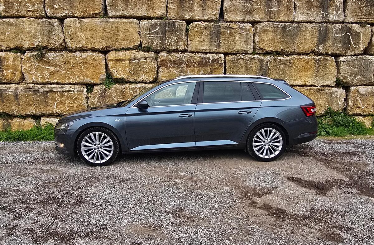 SKODA Superb 2.0 TDI Laurin&Klement DSG