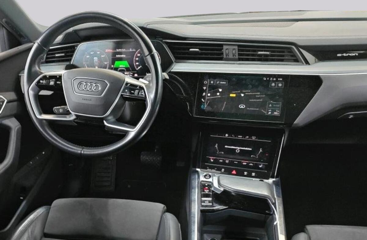 AUDI e-tron 50 quattro