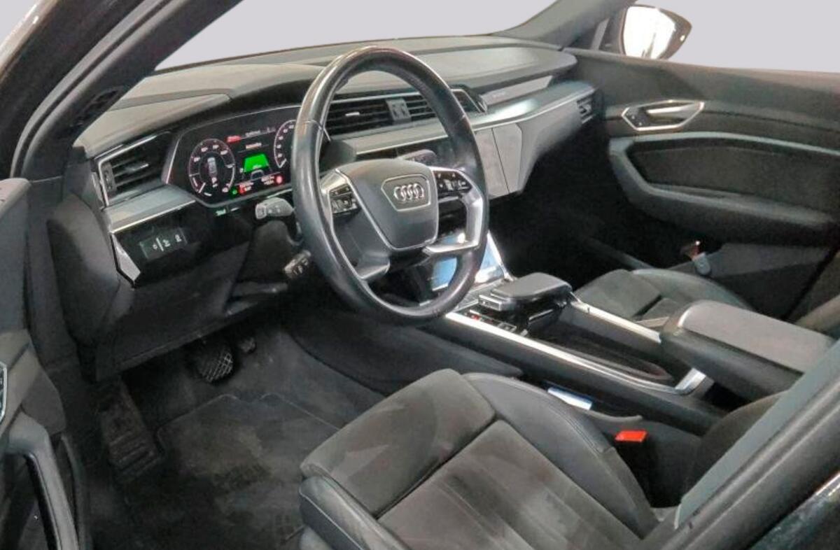 AUDI e-tron 50 quattro