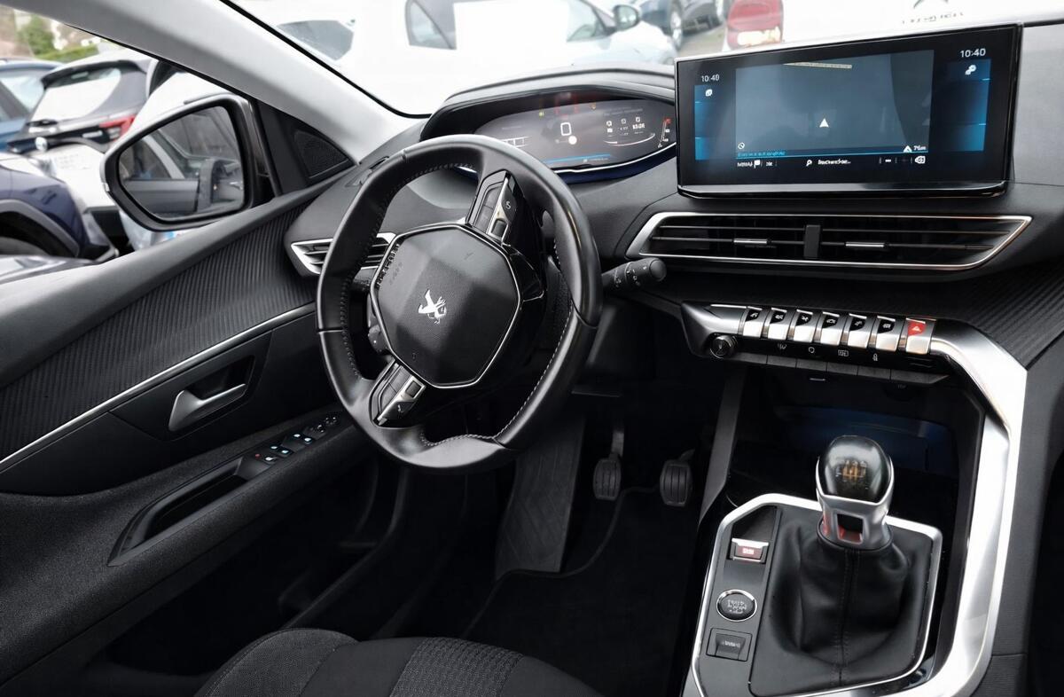 PEUGEOT 3008 1.2 PureTech Active