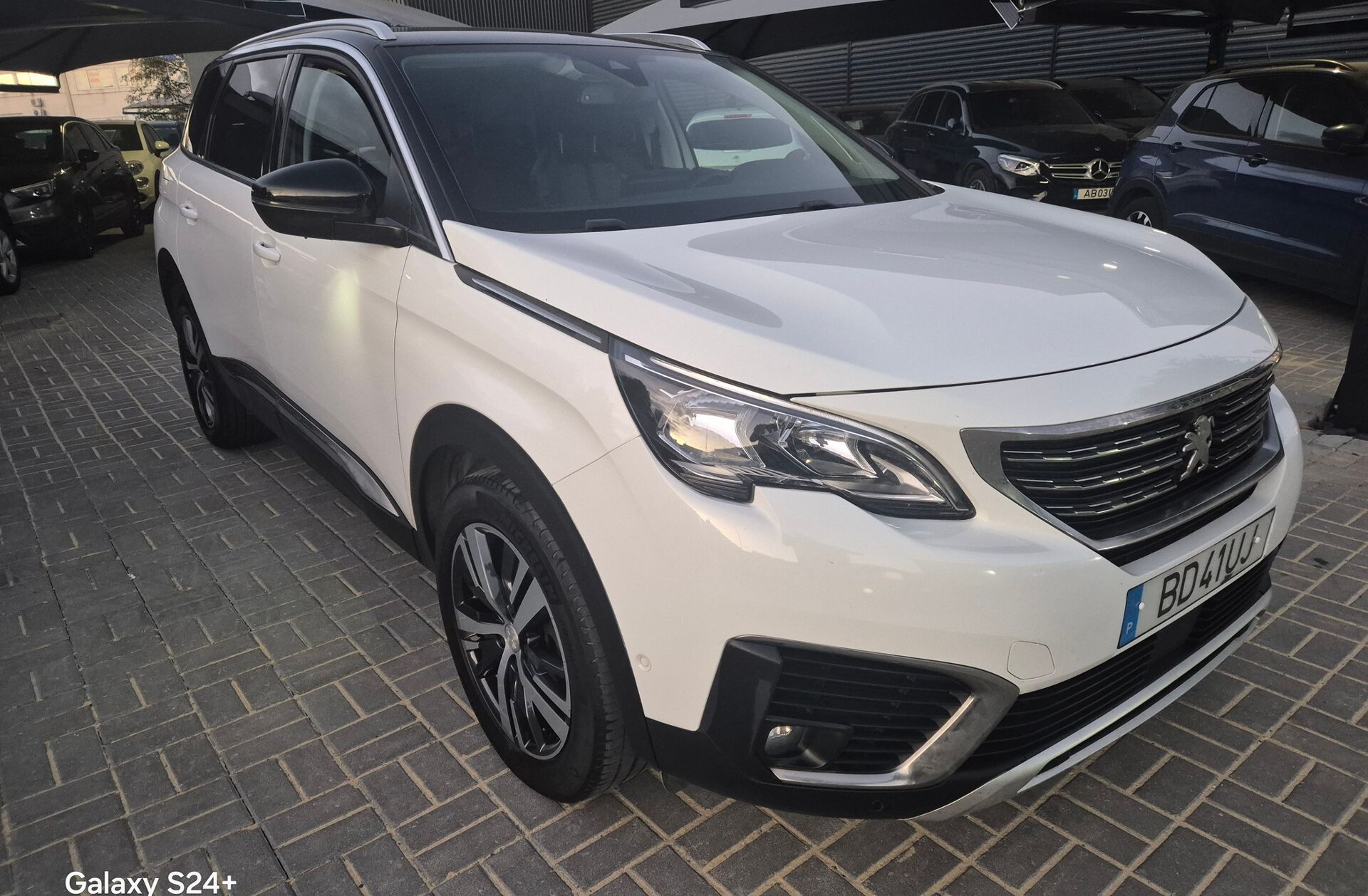PEUGEOT 5008 1.2 PureTech Allure