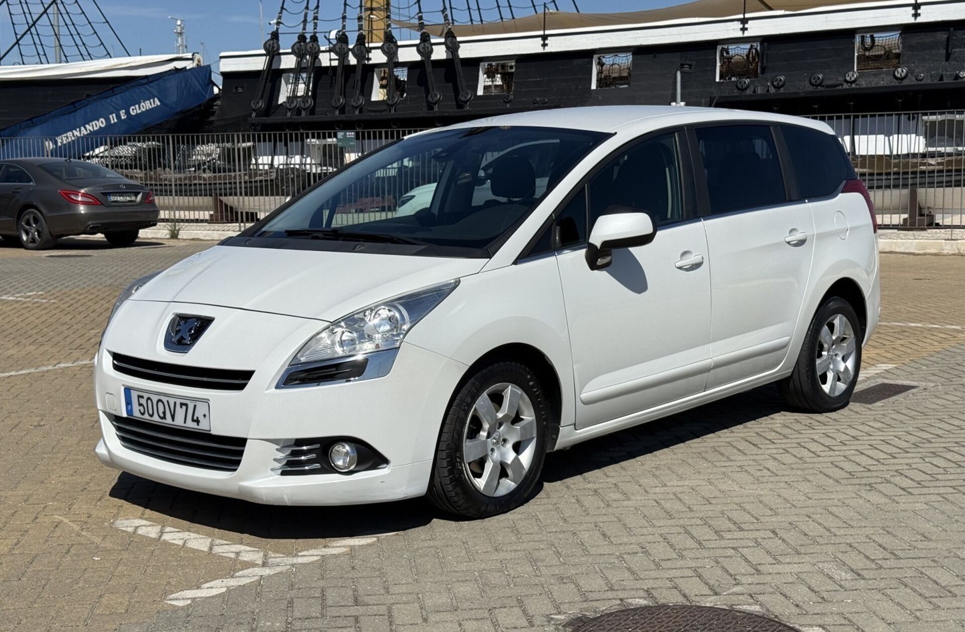 PEUGEOT 5008 1.6 HDi Executive CMP6