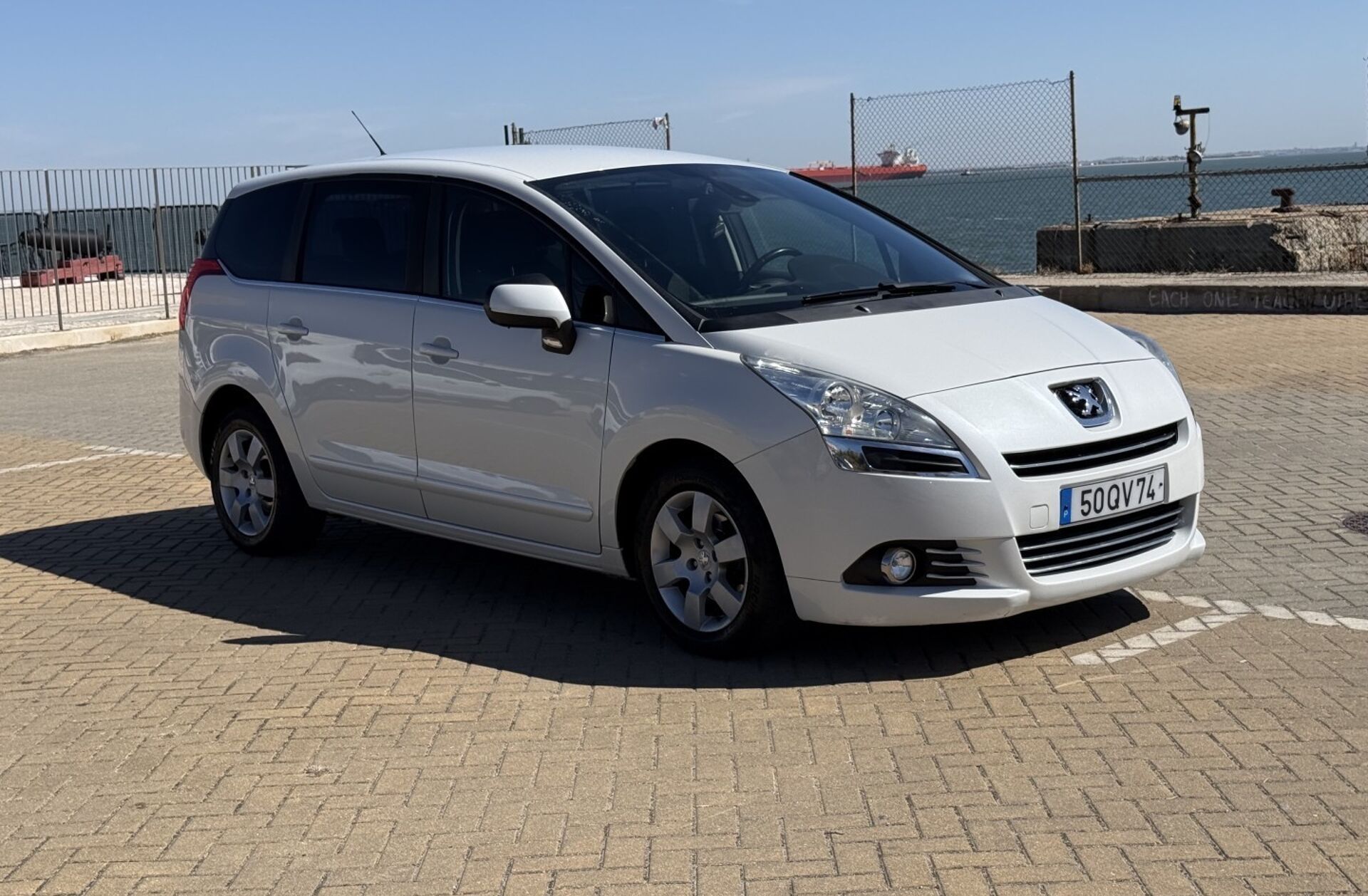 PEUGEOT 5008 1.6 HDi Executive CMP6
