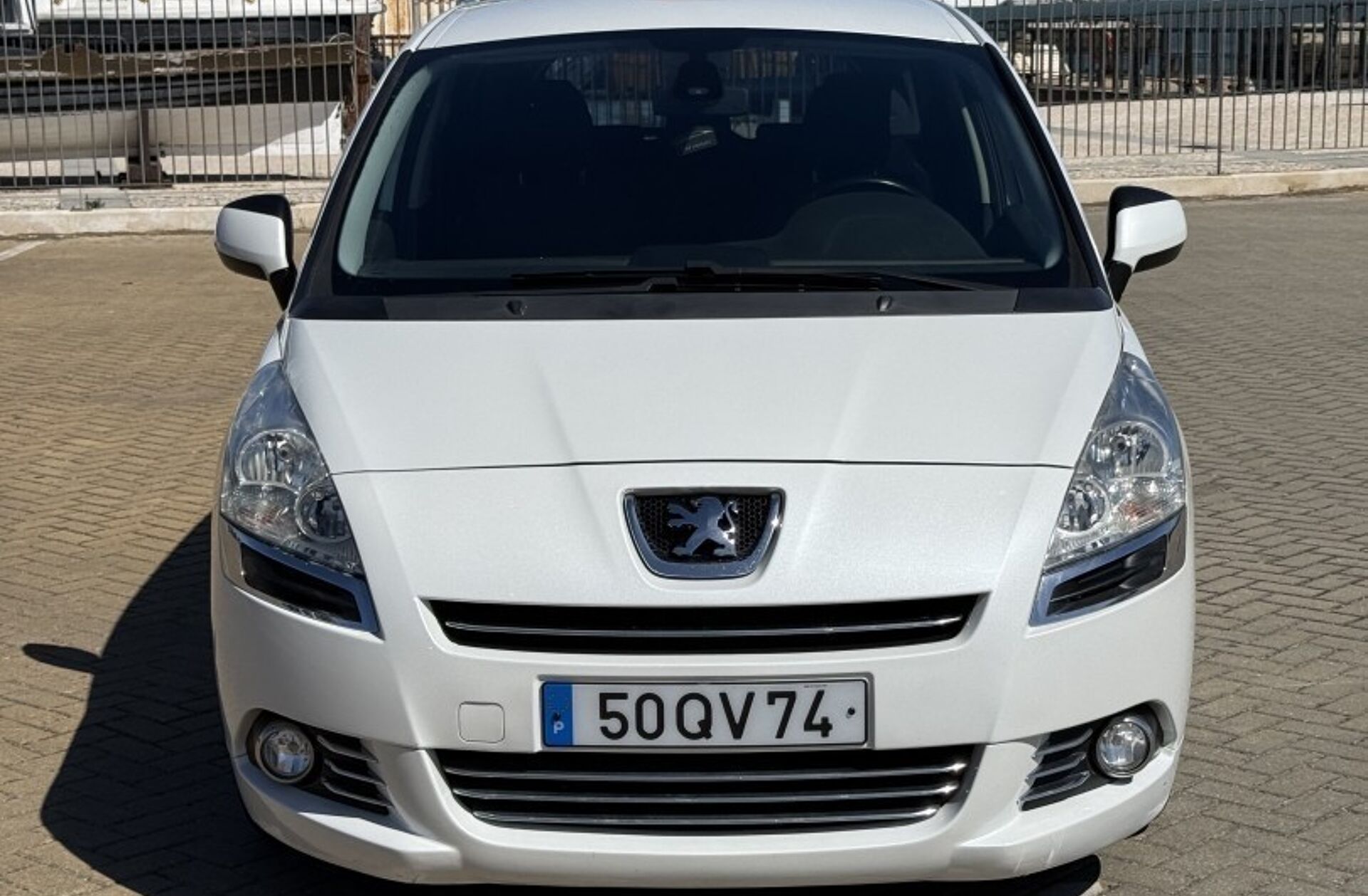 PEUGEOT 5008 1.6 HDi Executive CMP6