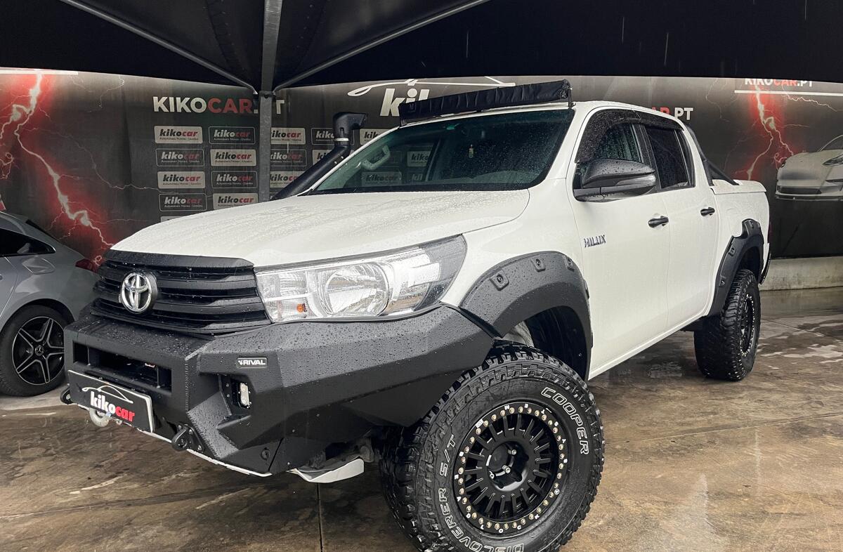 TOYOTA Hilux H.2.4 D-4D 4WD CD Tracker S CA